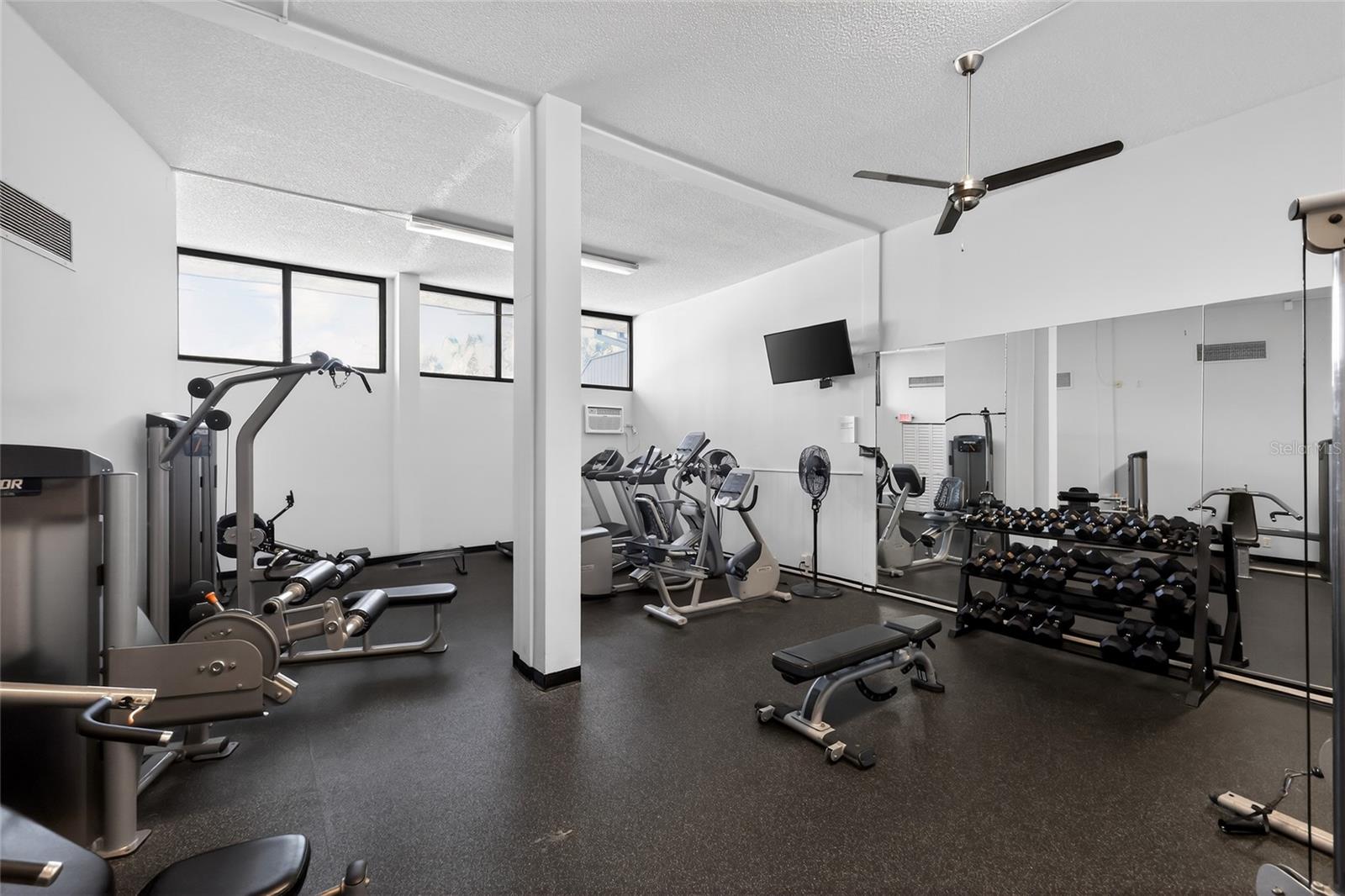 Image 37 of 52 For 5855 Midnight Pass Road 408