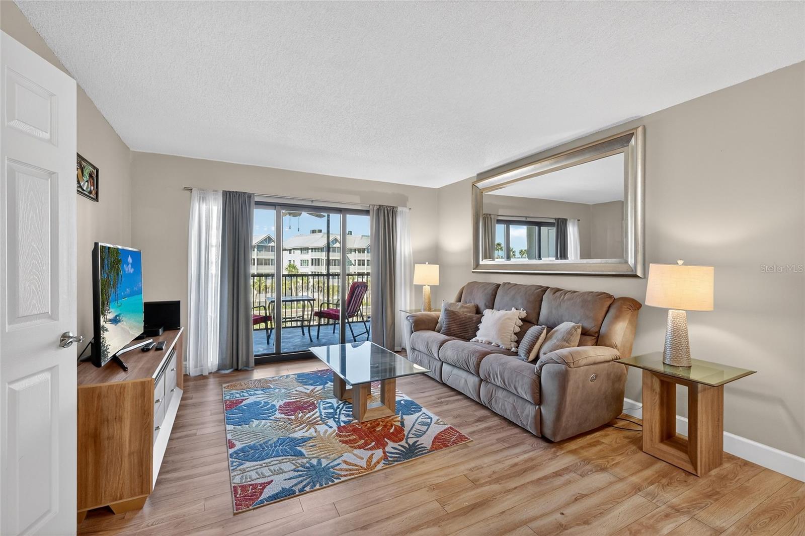 Image 4 of 52 For 5855 Midnight Pass Road 408