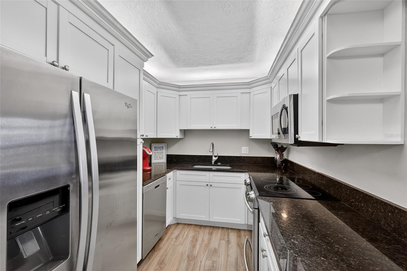 Image 8 of 52 For 5855 Midnight Pass Road 408