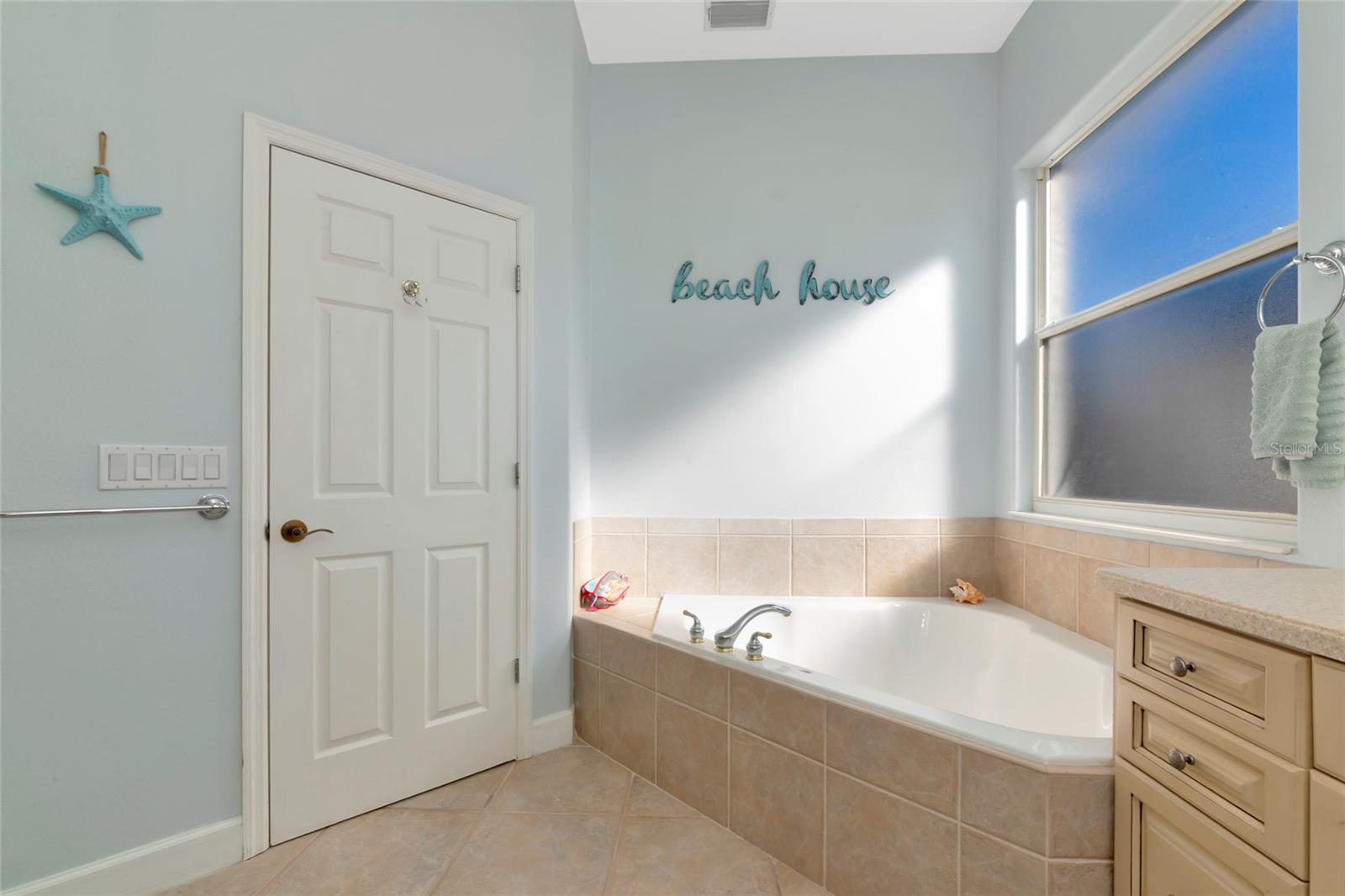 Image 22 of 50 For 201 Americas Cup Boulevard