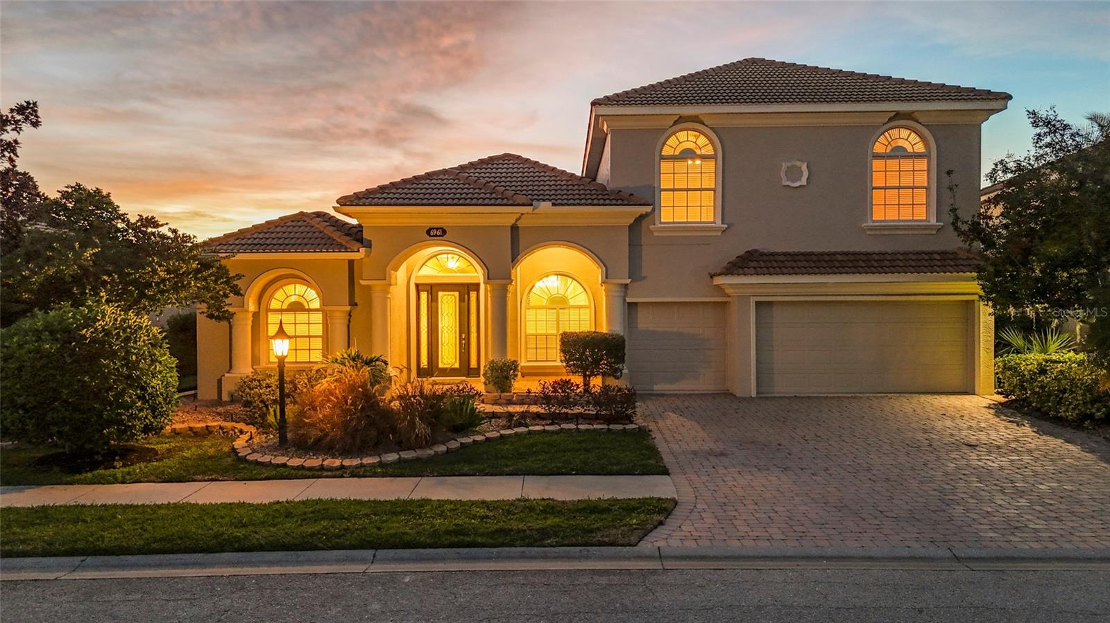 Image 19 of 75 For 6961 Scrub Jay Drive