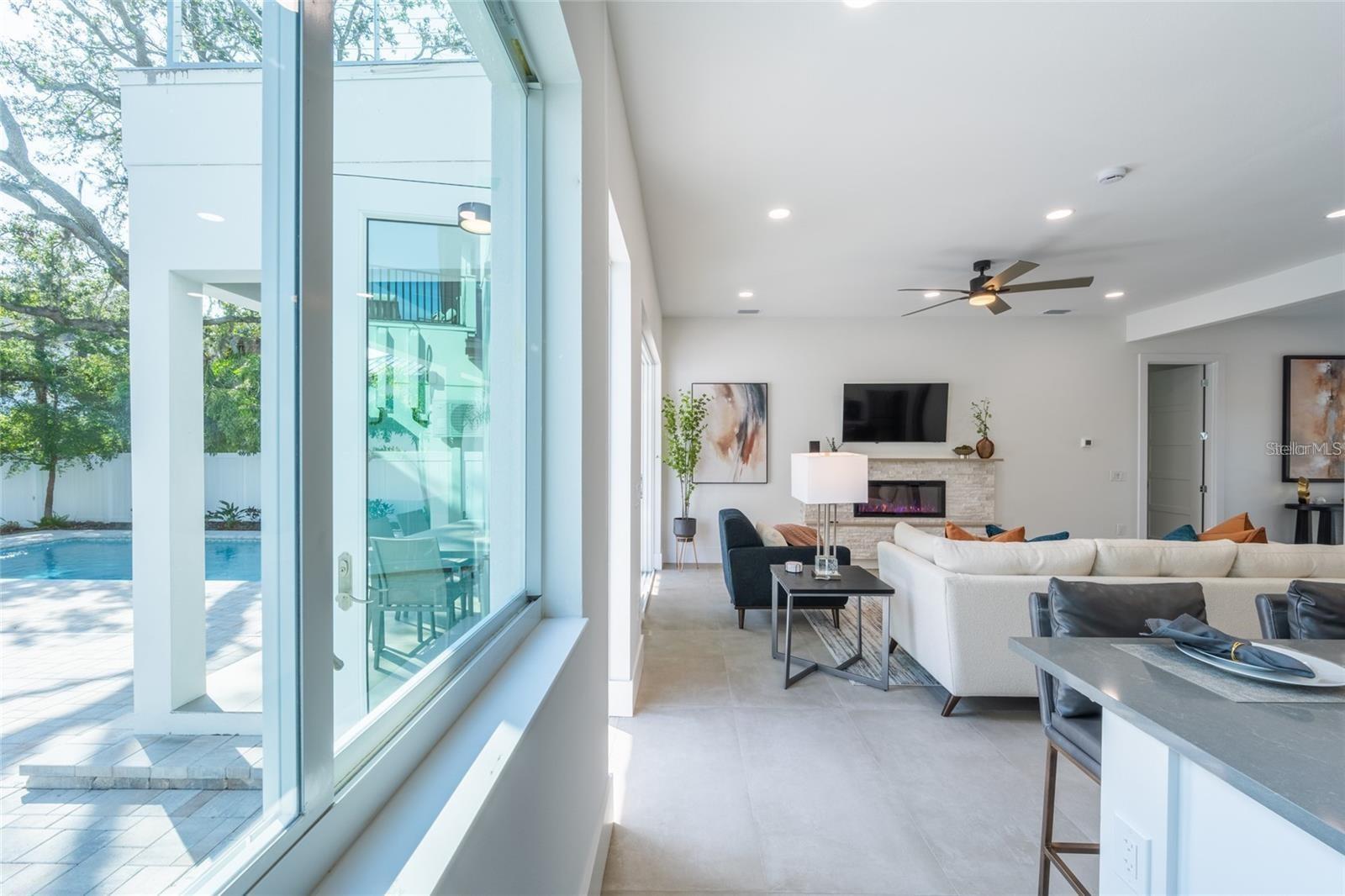 Image 12 of 84 For 2430 Floyd Street