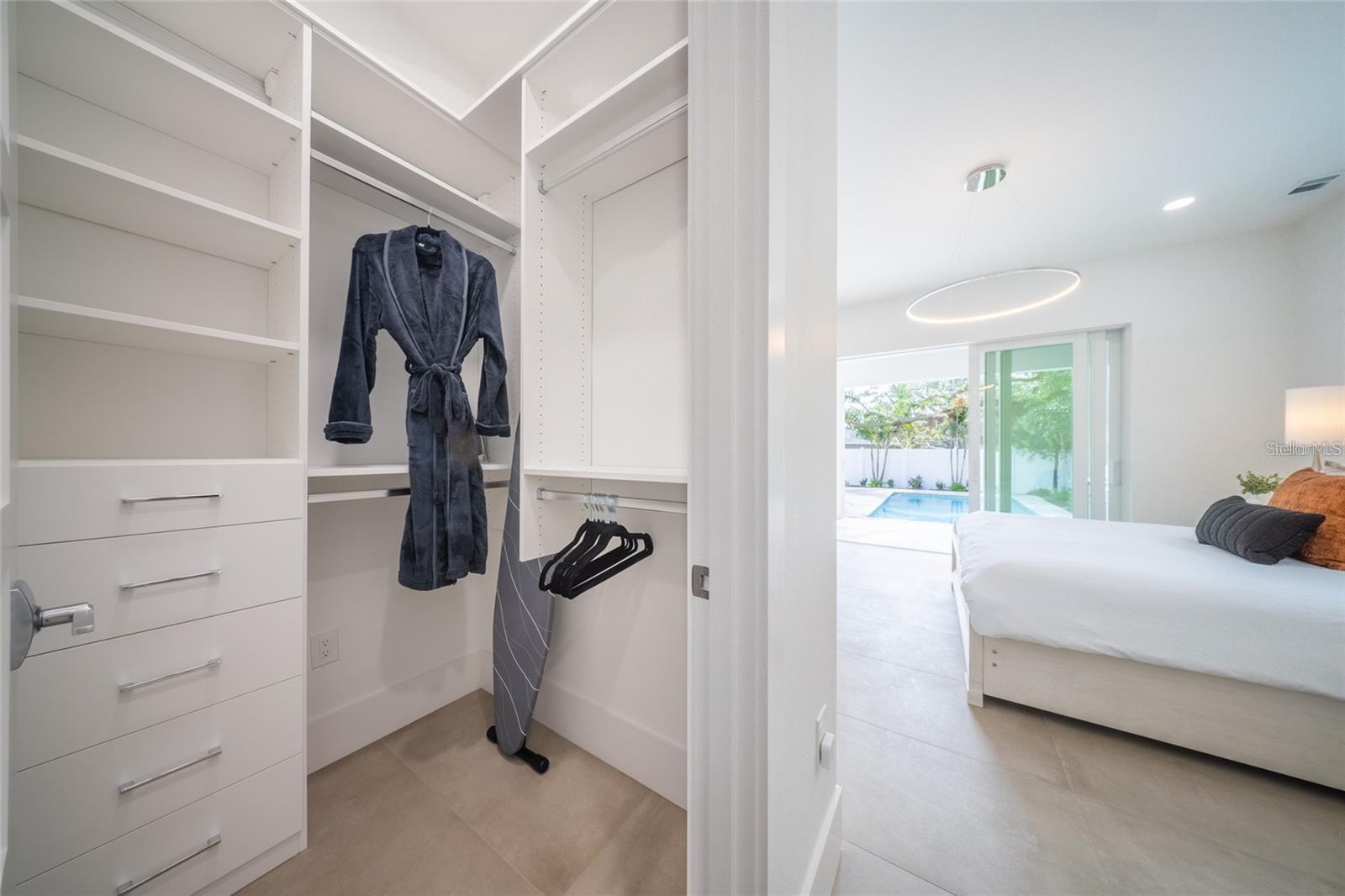 Image 26 of 84 For 2430 Floyd Street