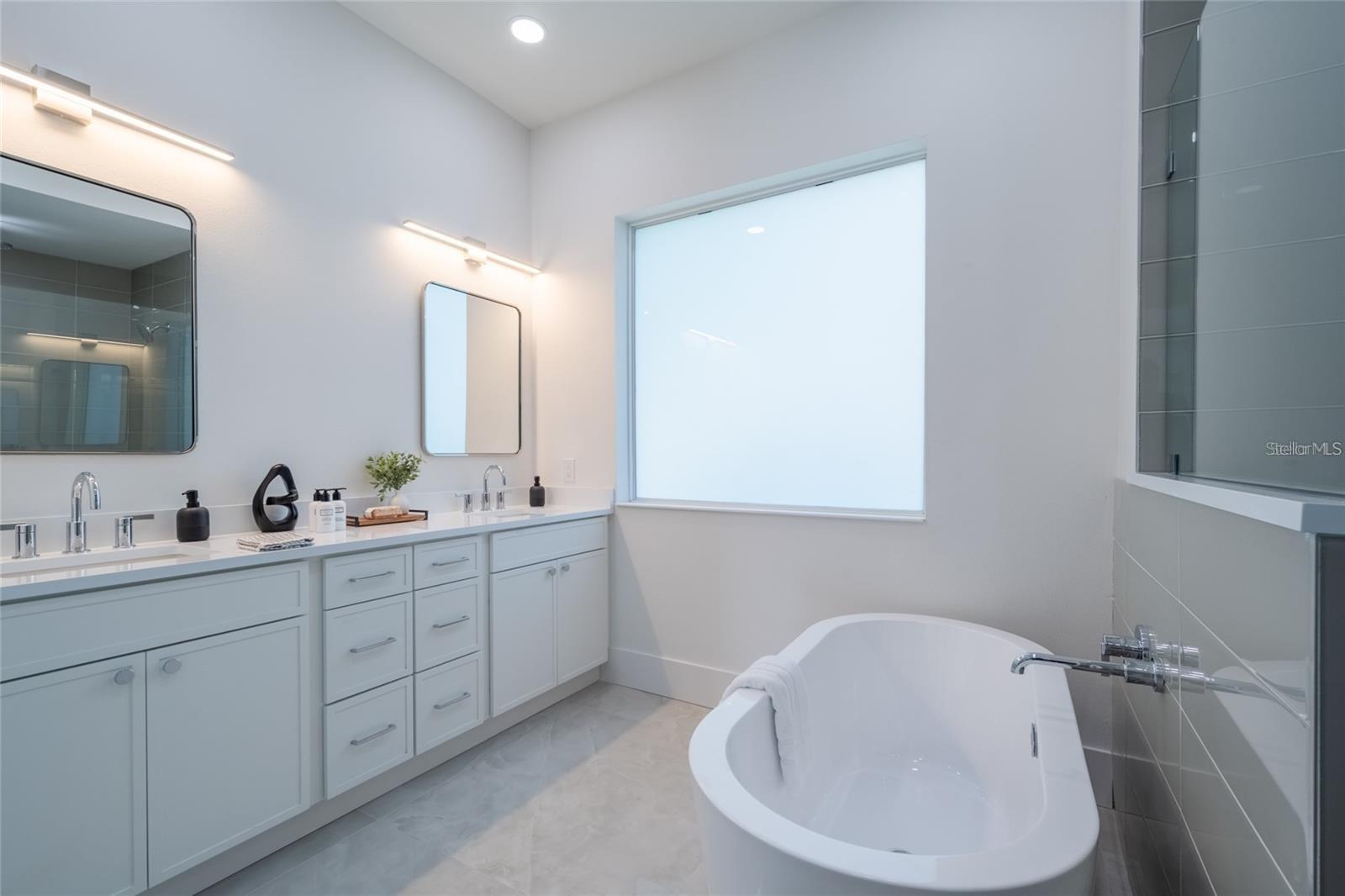 Image 28 of 84 For 2430 Floyd Street