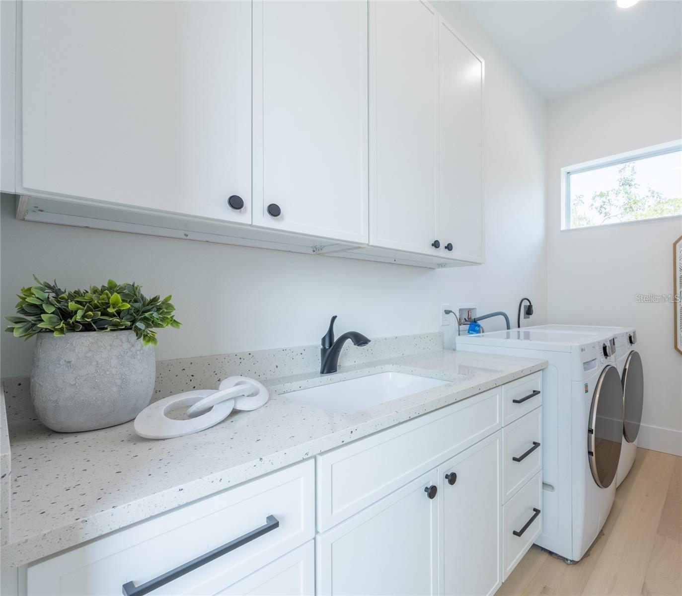 Image 40 of 84 For 2430 Floyd Street