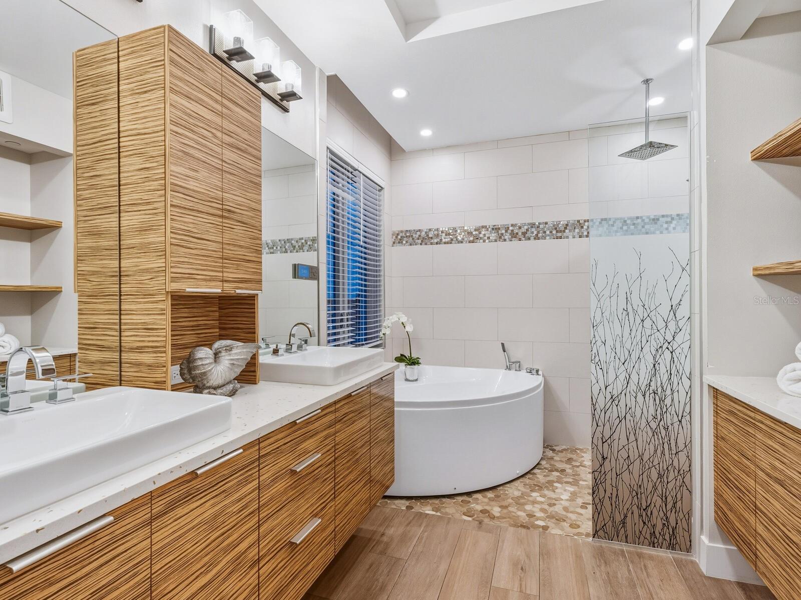 Image 12 of 74 For 1140 Seaside Drive 301