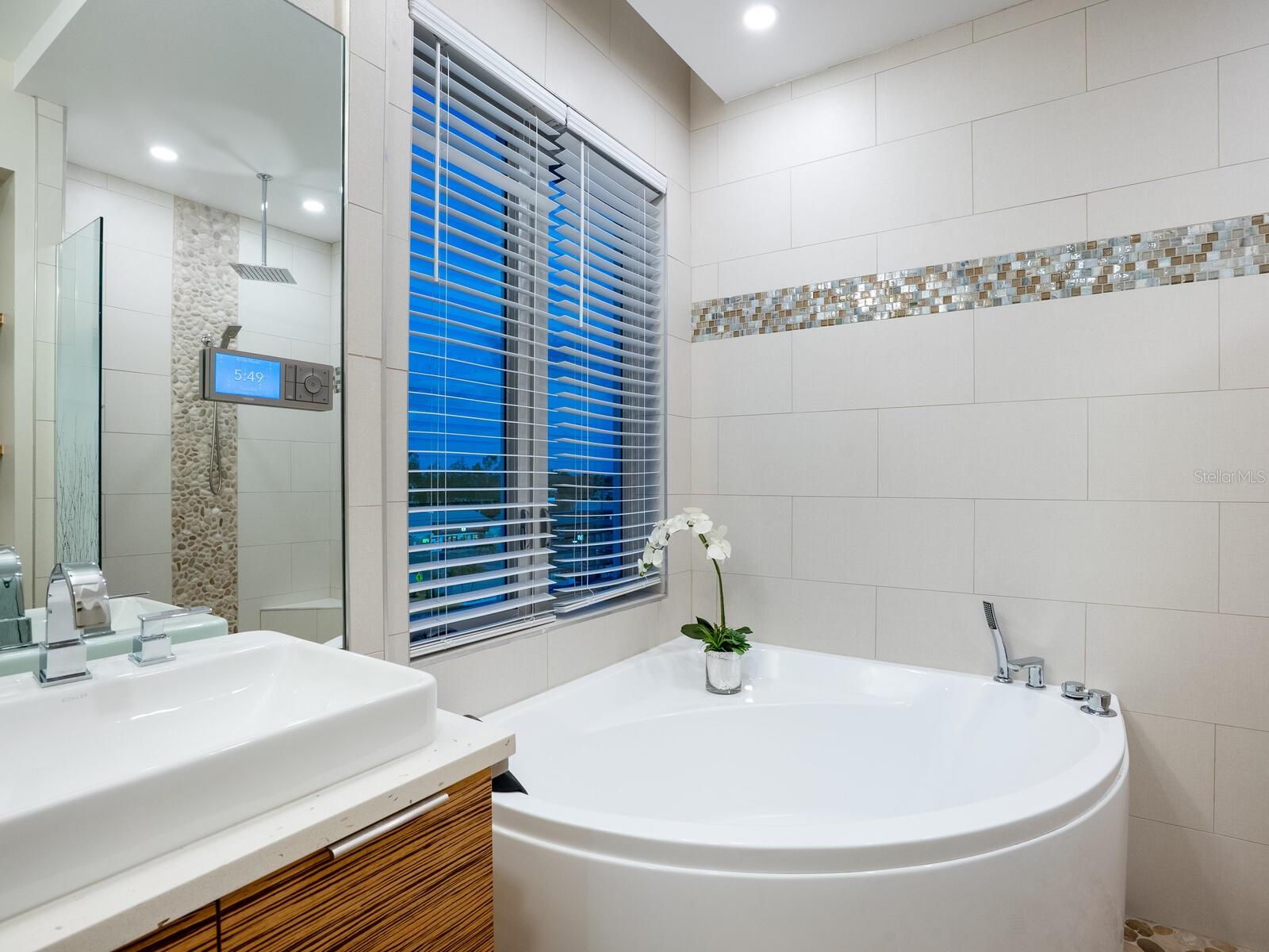 Image 13 of 74 For 1140 Seaside Drive 301