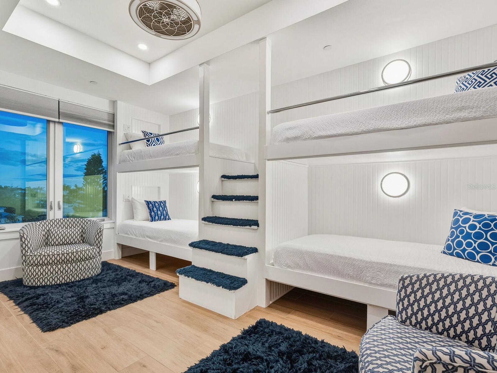 Image 17 of 74 For 1140 Seaside Drive 301