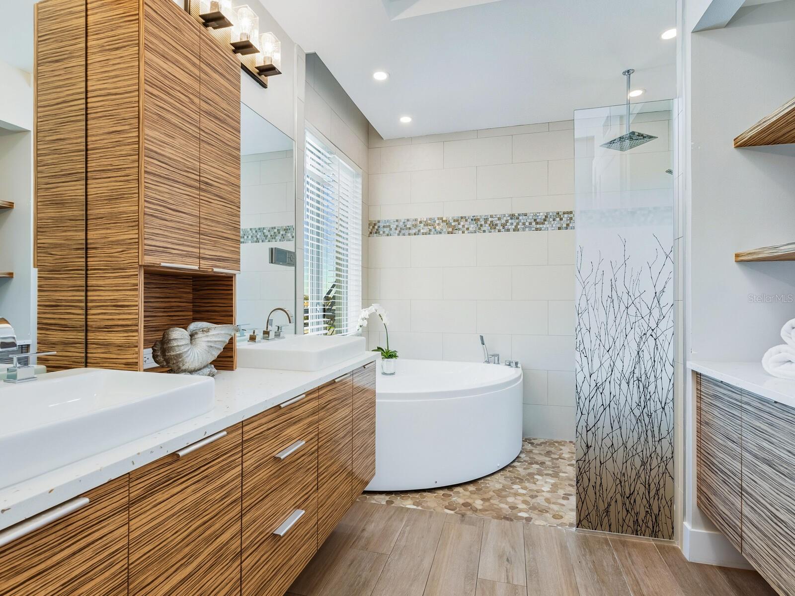 Image 32 of 74 For 1140 Seaside Drive 301