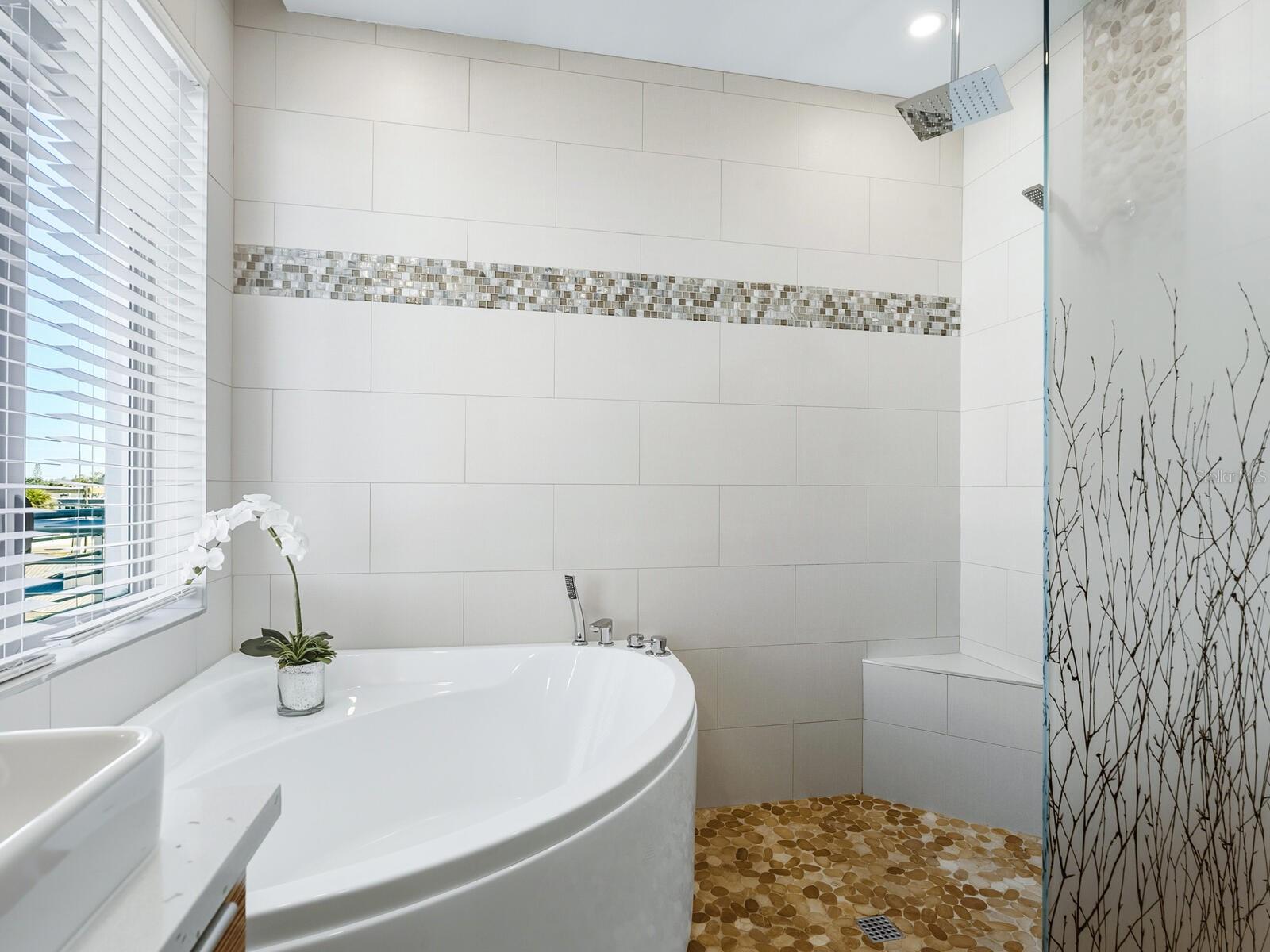 Image 33 of 74 For 1140 Seaside Drive 301