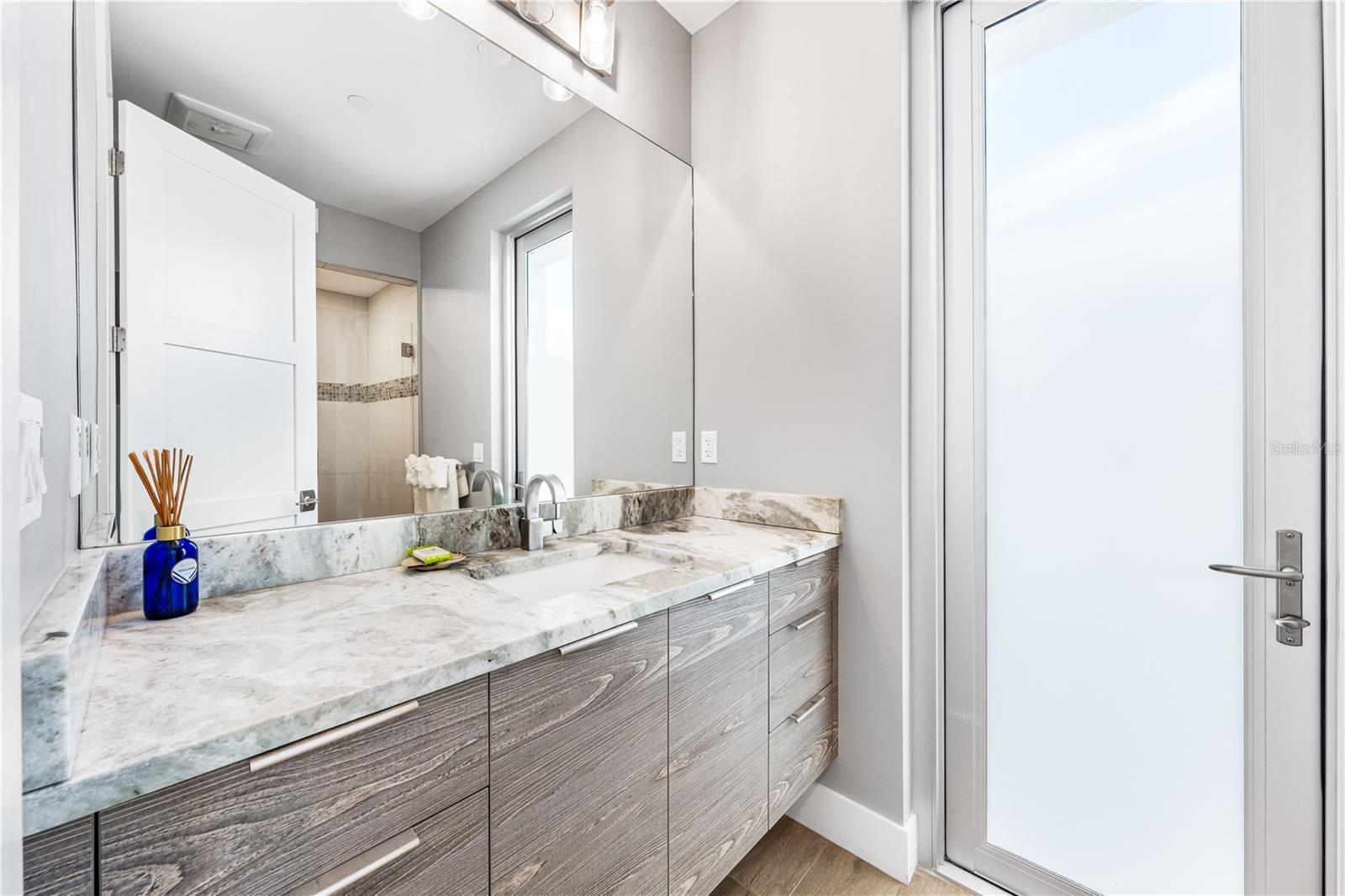 Image 52 of 74 For 1140 Seaside Drive 301