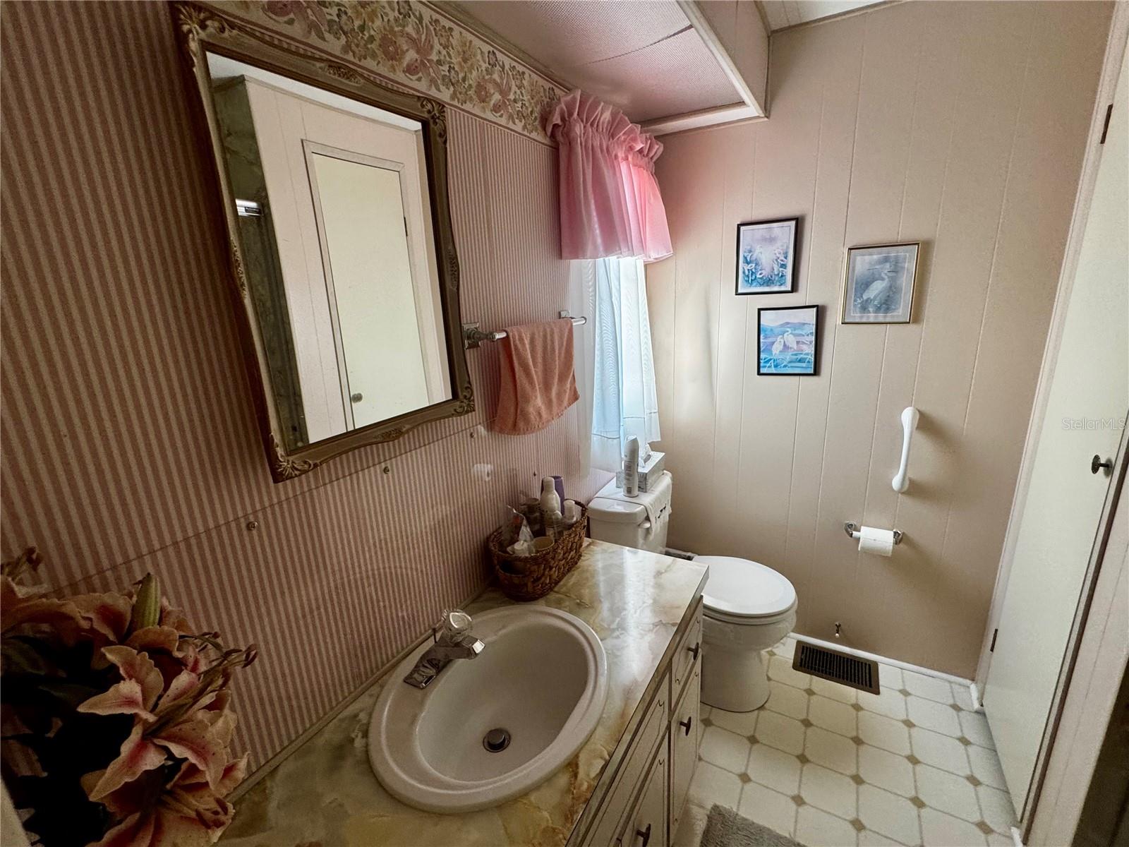 Image 16 of 49 For 5619 Bayshore Road 203