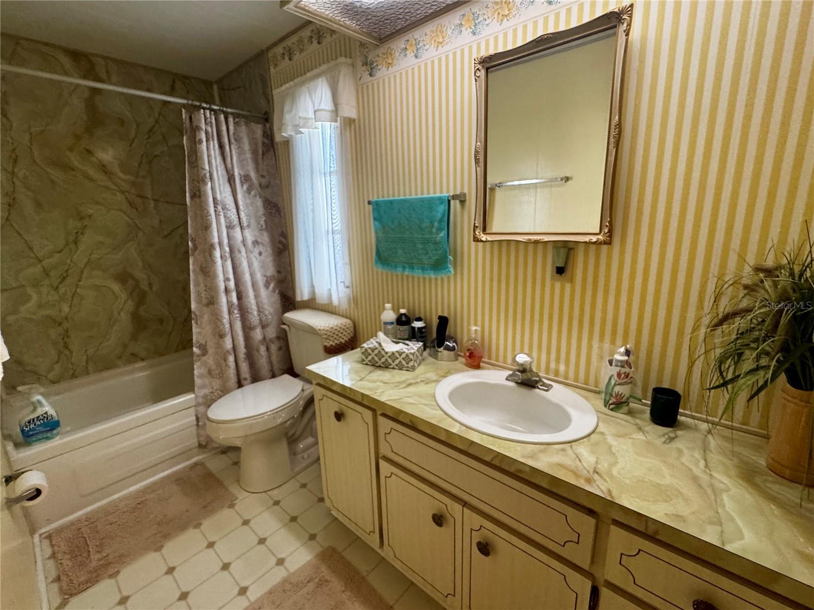 Image 18 of 49 For 5619 Bayshore Road 203