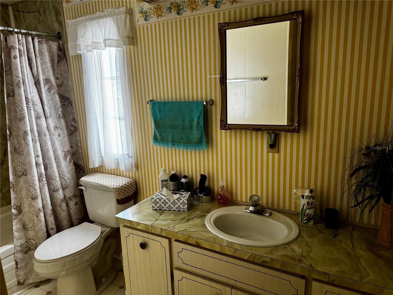 Image 19 of 49 For 5619 Bayshore Road 203