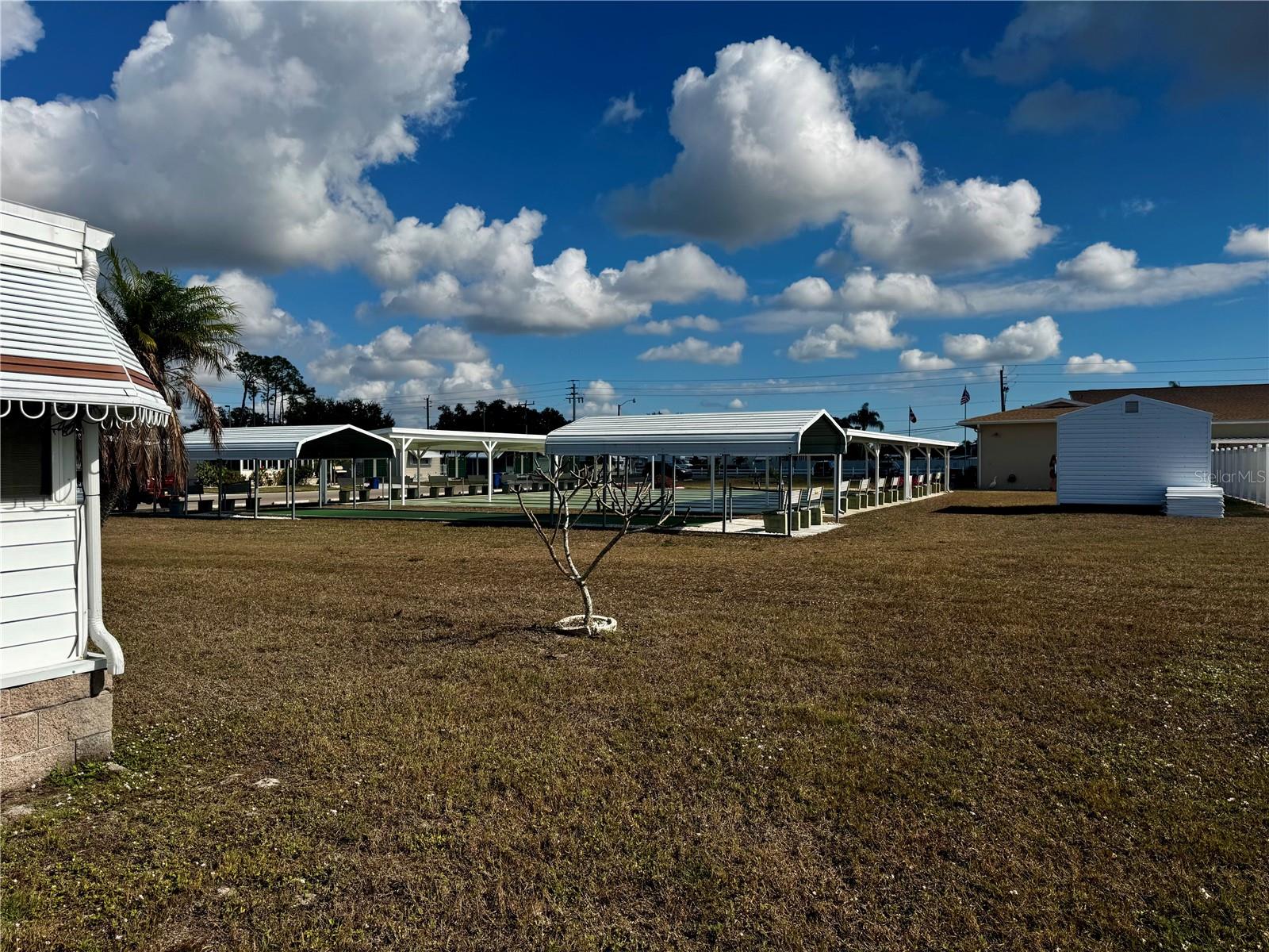 Image 26 of 49 For 5619 Bayshore Road 203