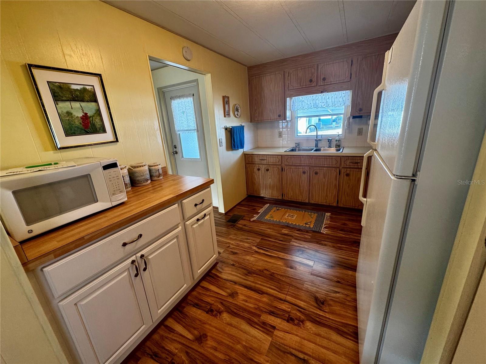 Image 38 of 49 For 5619 Bayshore Road 203