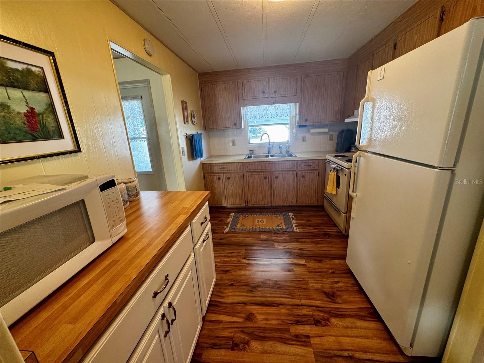 Image 39 of 49 For 5619 Bayshore Road 203