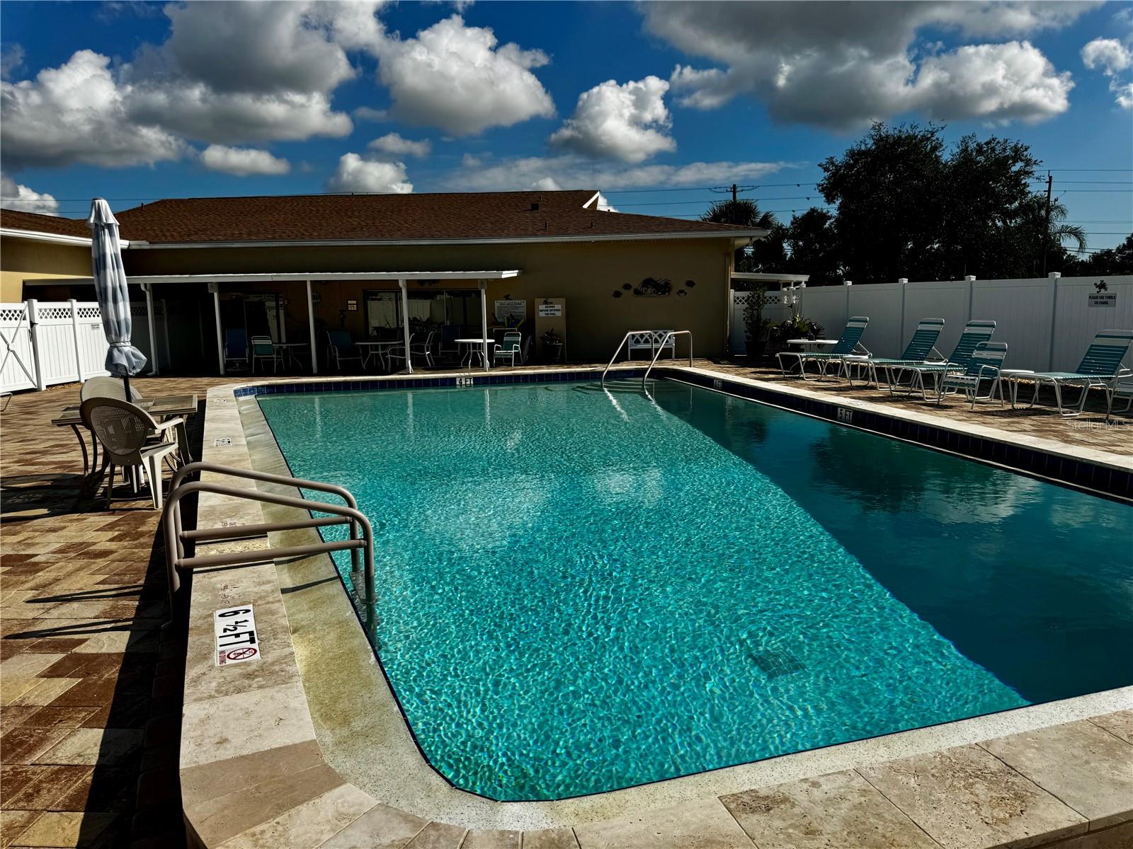 Image 4 of 49 For 5619 Bayshore Road 203