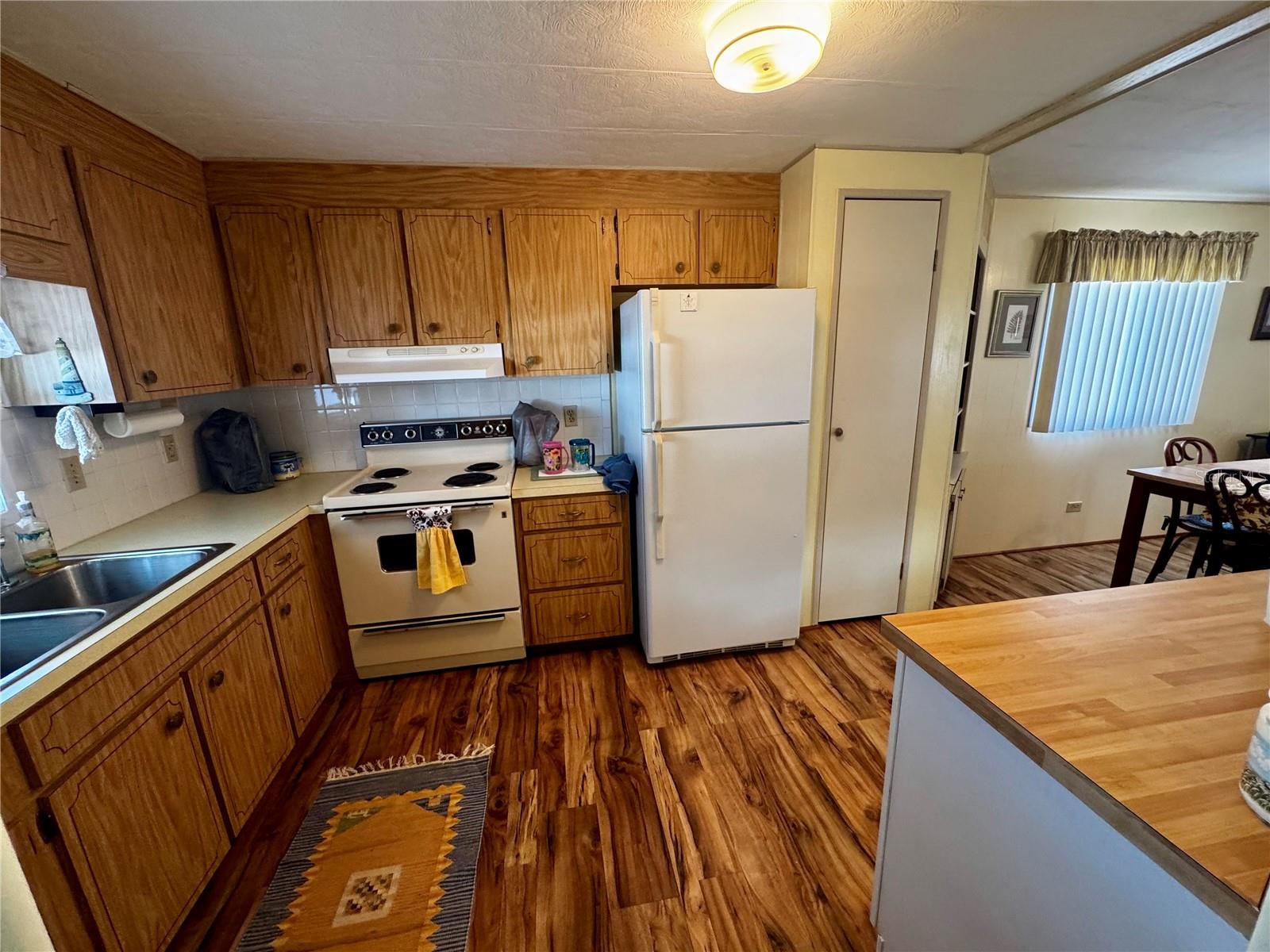 Image 8 of 49 For 5619 Bayshore Road 203