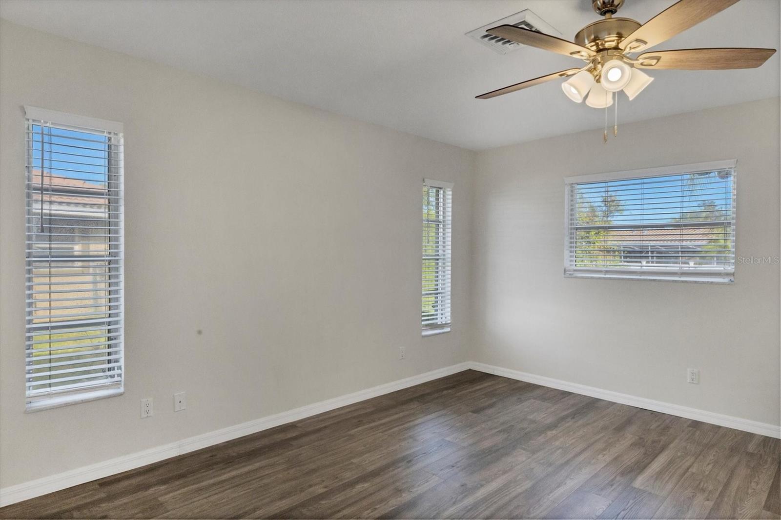 Image 15 of 27 For 213 Giotto Drive