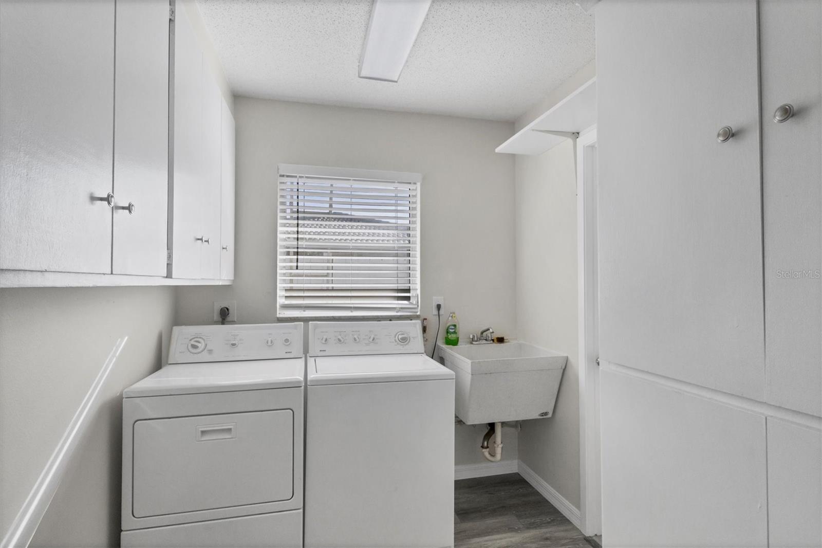 Image 17 of 27 For 213 Giotto Drive