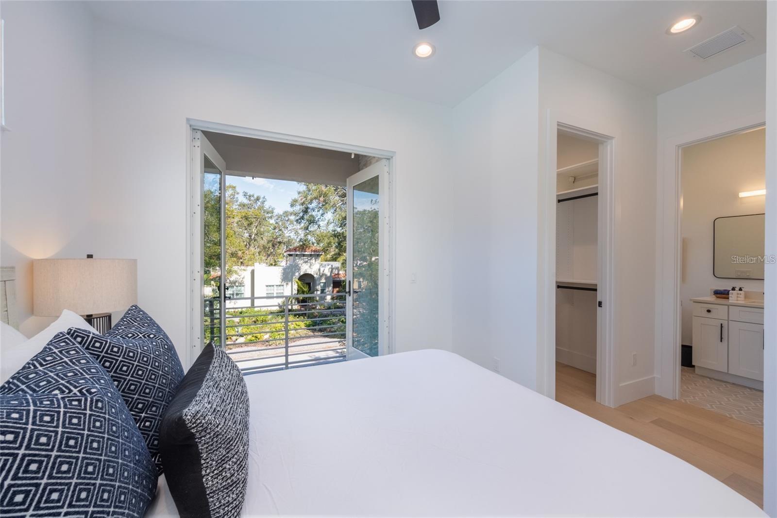 Image 52 of 70 For 2446 Floyd Street