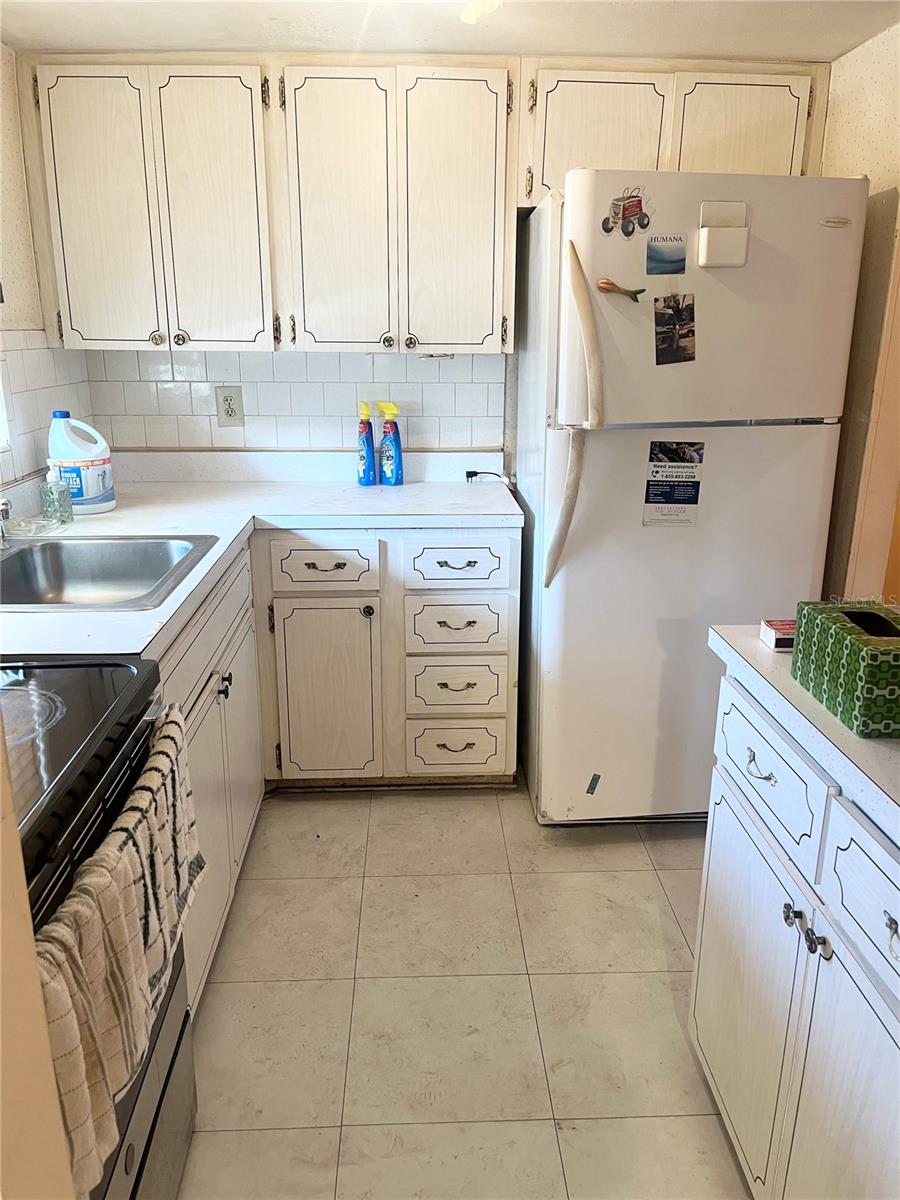 Image 3 of 9 For 1863 Restful Drive L24