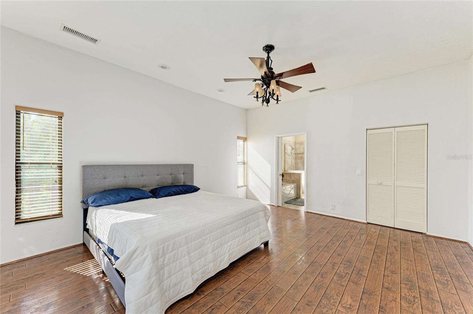 Image 18 of 34 For 5045 82nd Way E