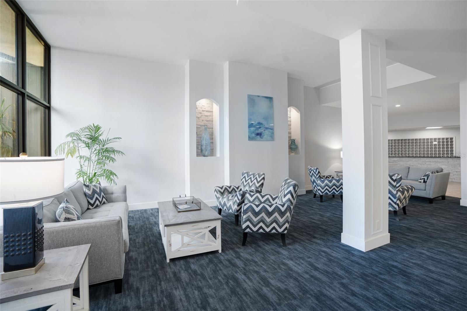 Image 28 of 47 For 5855 Midnight Pass Road 327