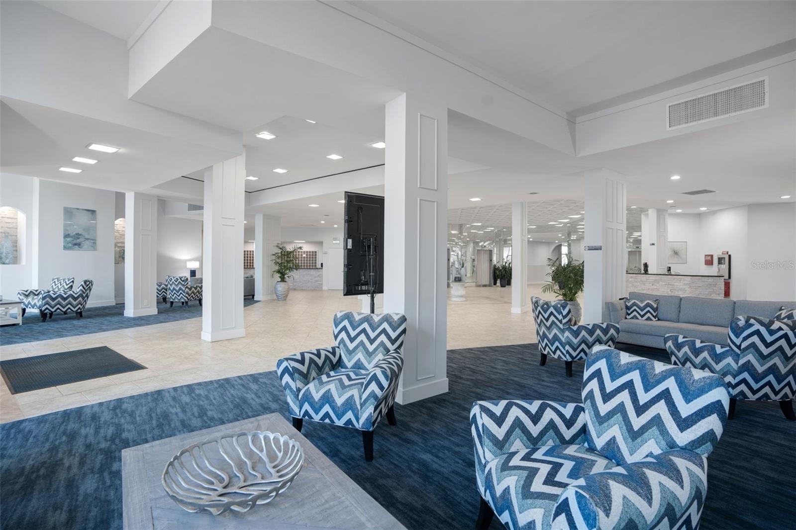 Image 29 of 47 For 5855 Midnight Pass Road 327