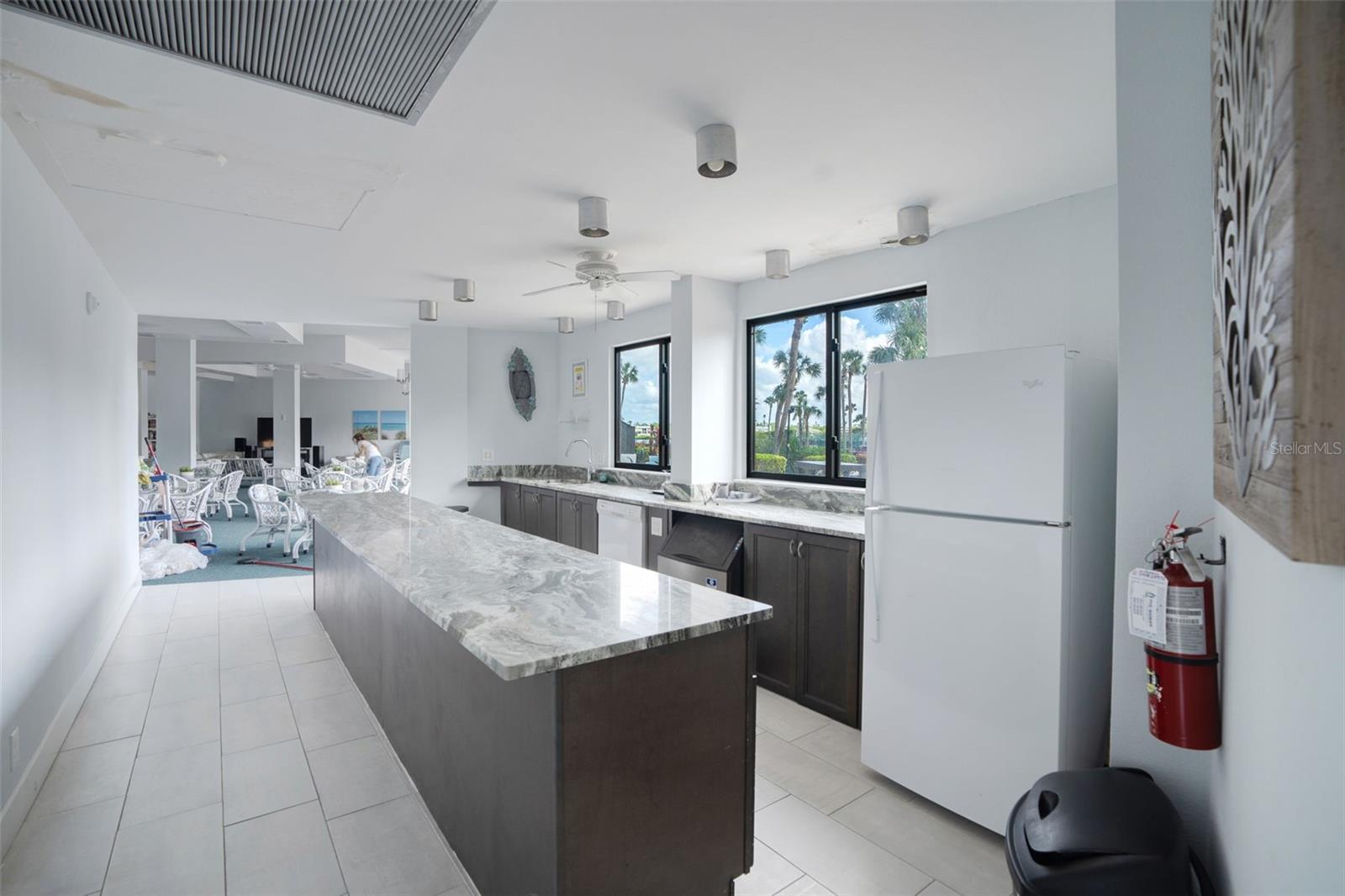 Image 30 of 47 For 5855 Midnight Pass Road 327