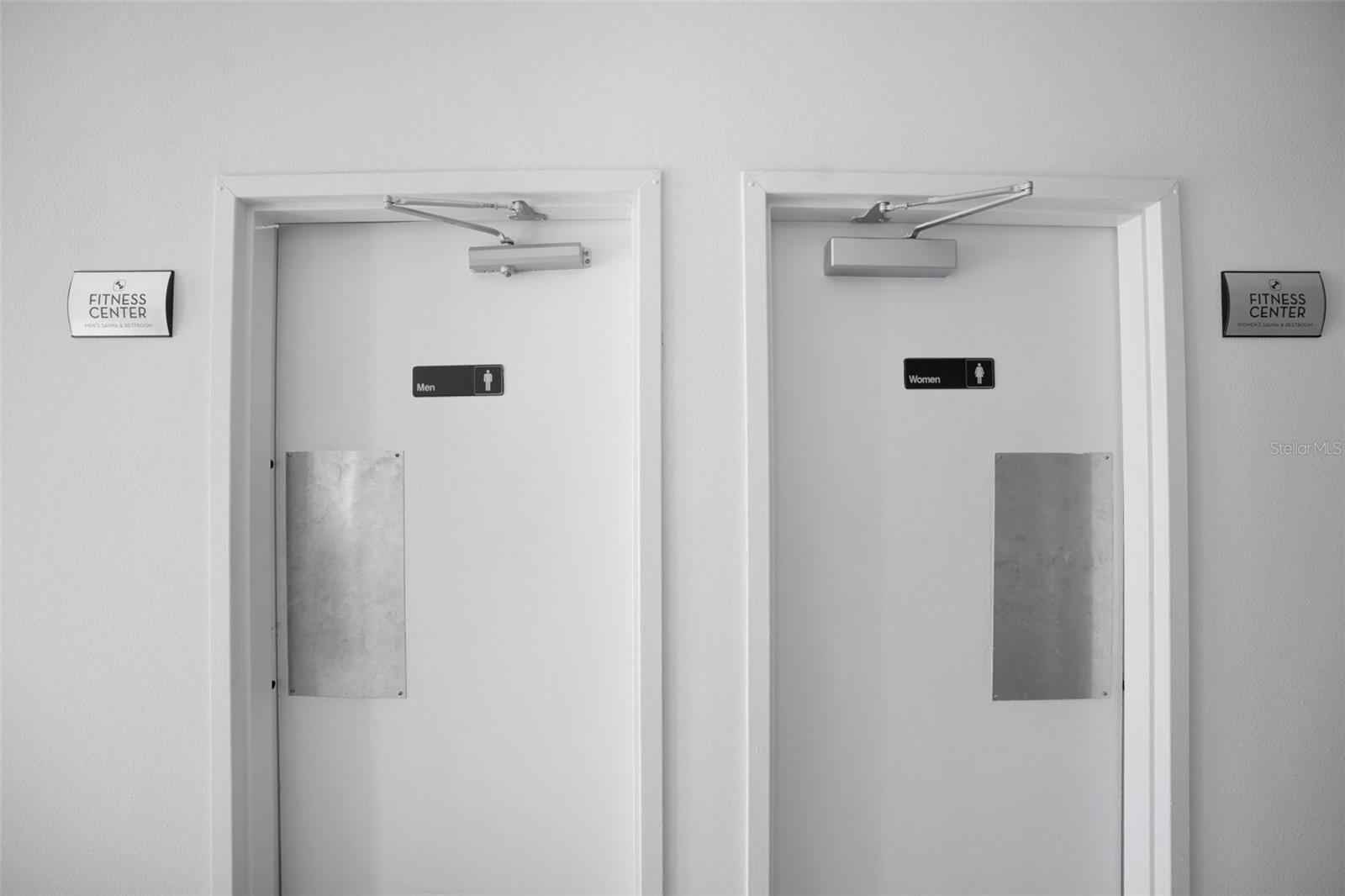 Image 31 of 47 For 5855 Midnight Pass Road 327