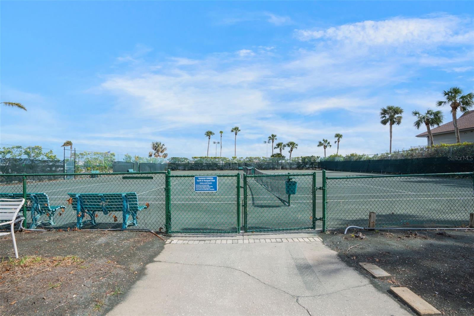 Image 33 of 47 For 5855 Midnight Pass Road 327