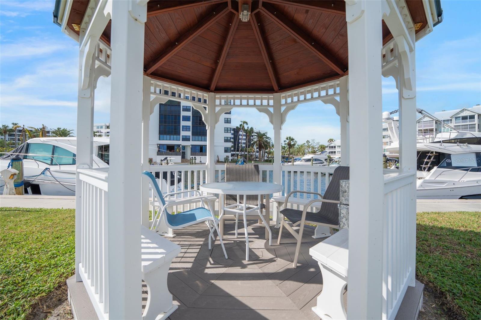 Image 36 of 47 For 5855 Midnight Pass Road 327