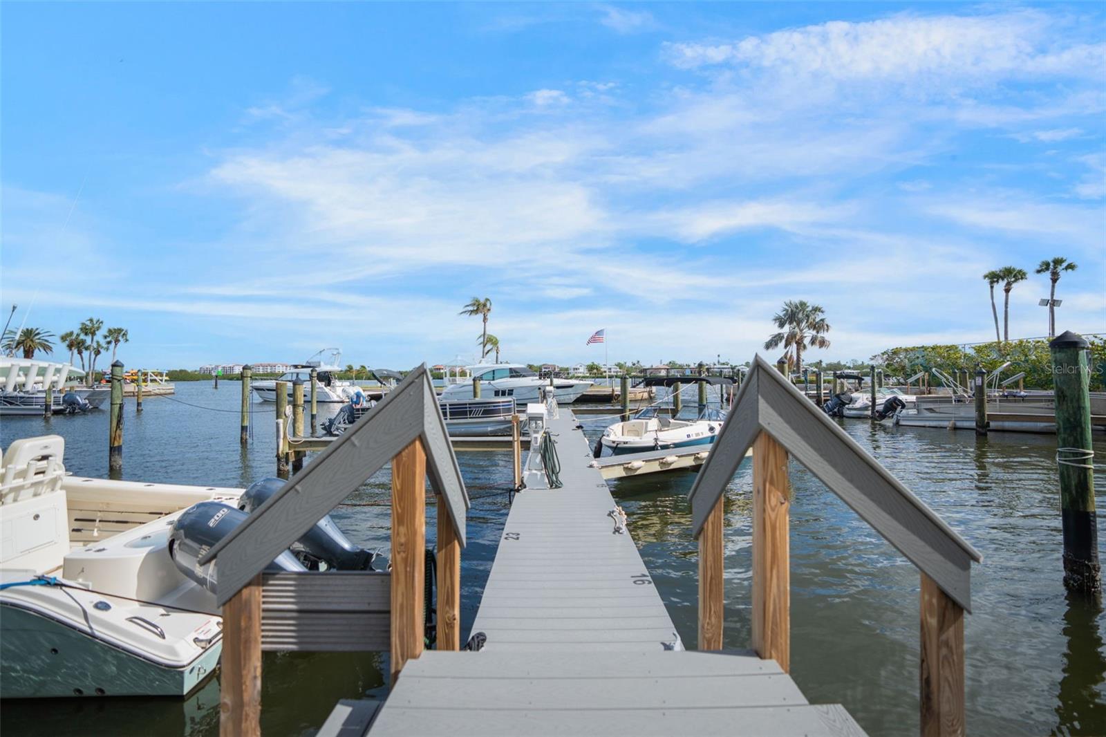 Image 38 of 47 For 5855 Midnight Pass Road 327