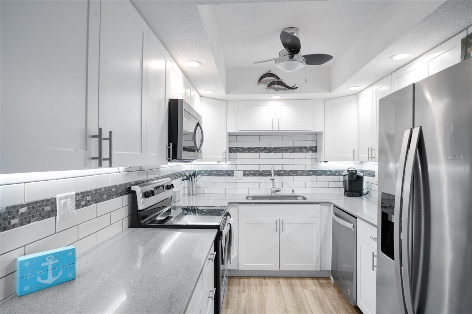 Image 4 of 47 For 5855 Midnight Pass Road 327