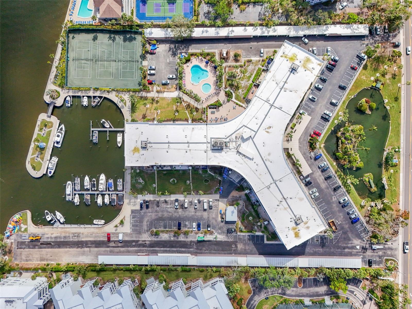 Image 41 of 47 For 5855 Midnight Pass Road 327