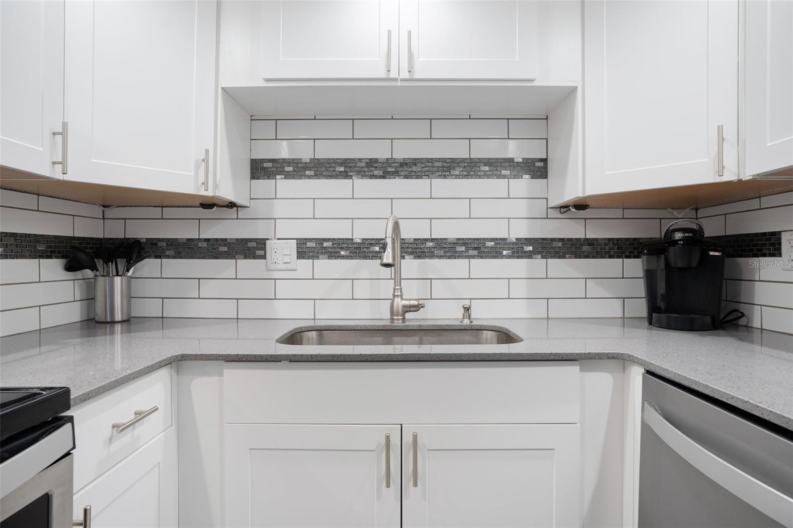 Image 5 of 47 For 5855 Midnight Pass Road 327