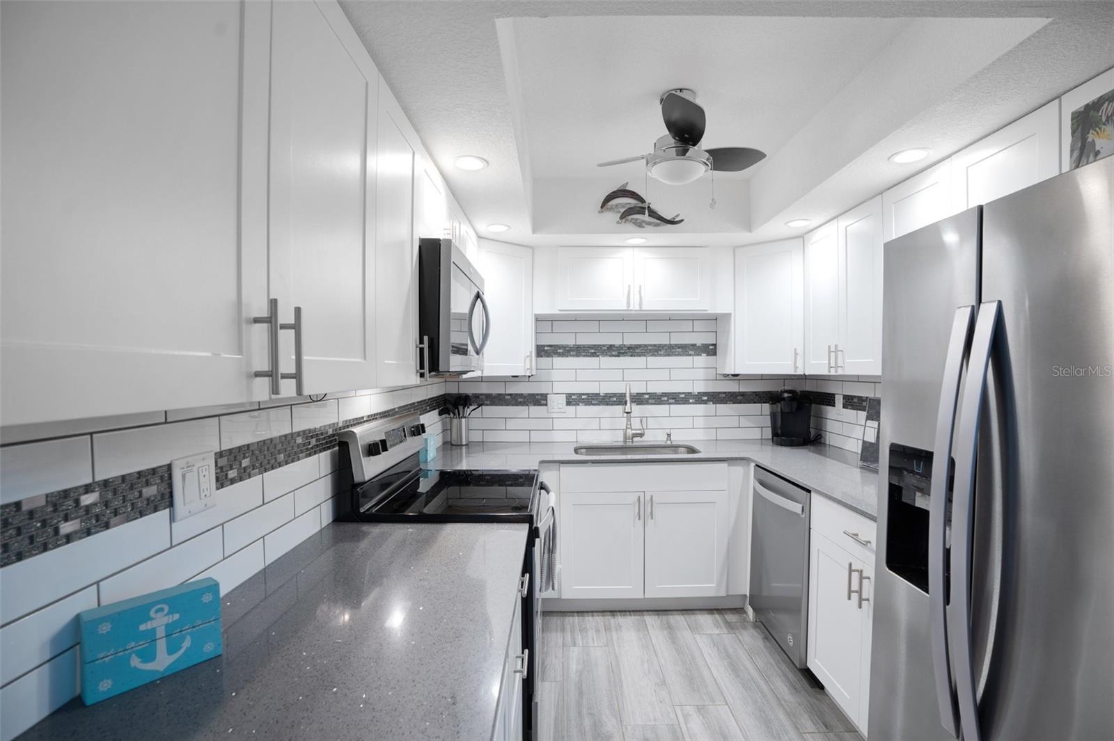 Image 6 of 47 For 5855 Midnight Pass Road 327