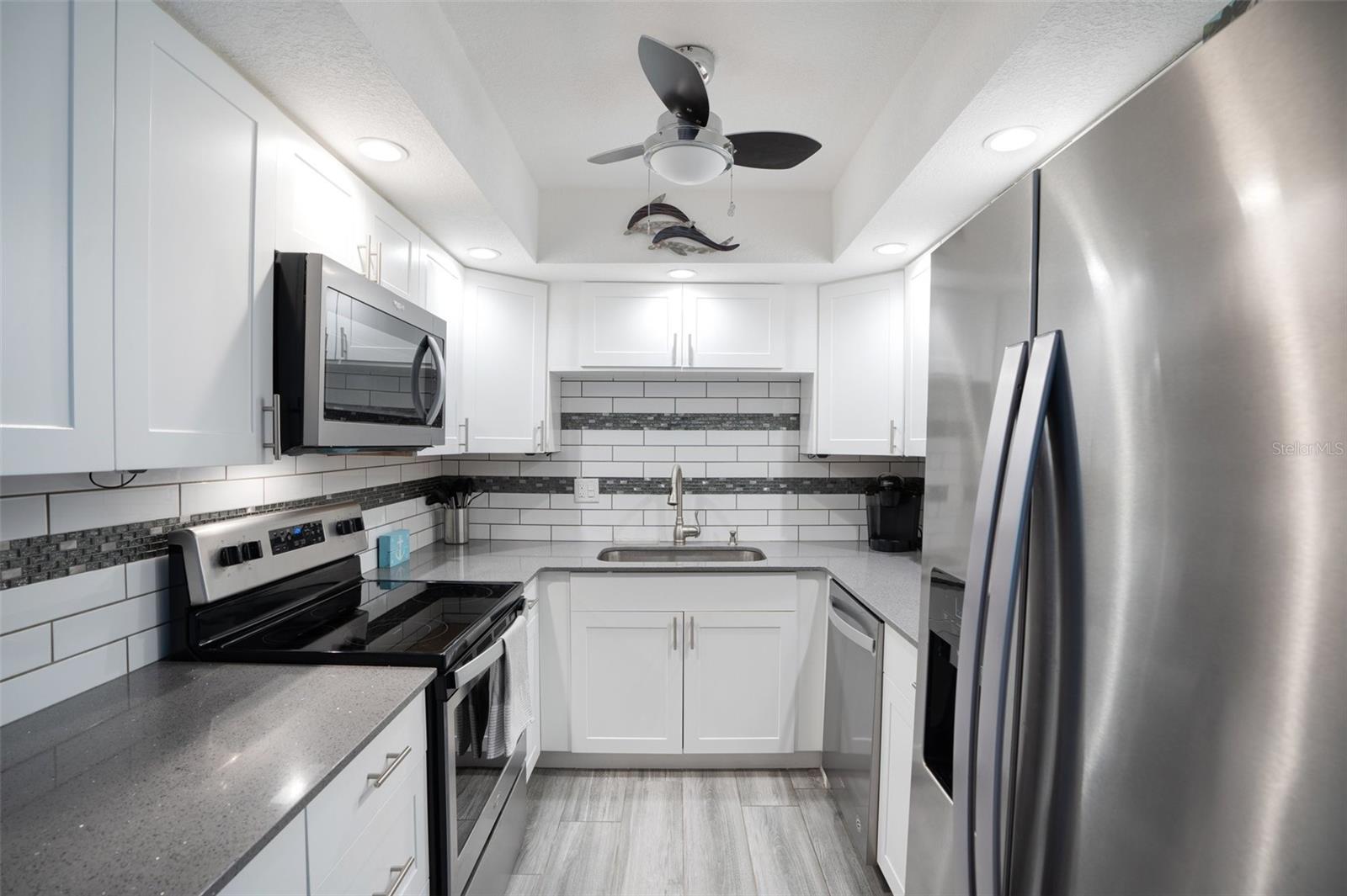 Image 7 of 47 For 5855 Midnight Pass Road 327