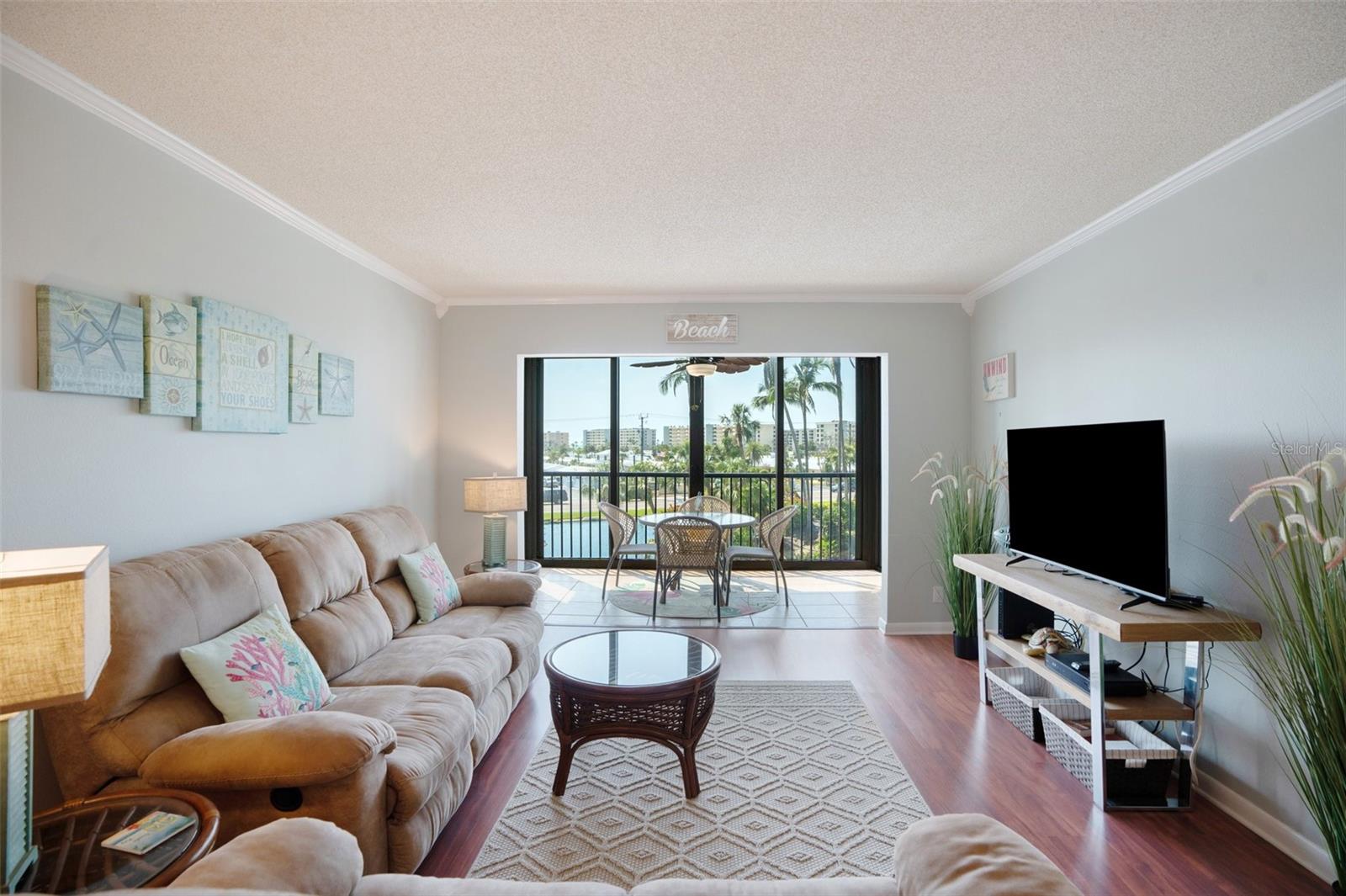 Image 9 of 47 For 5855 Midnight Pass Road 327