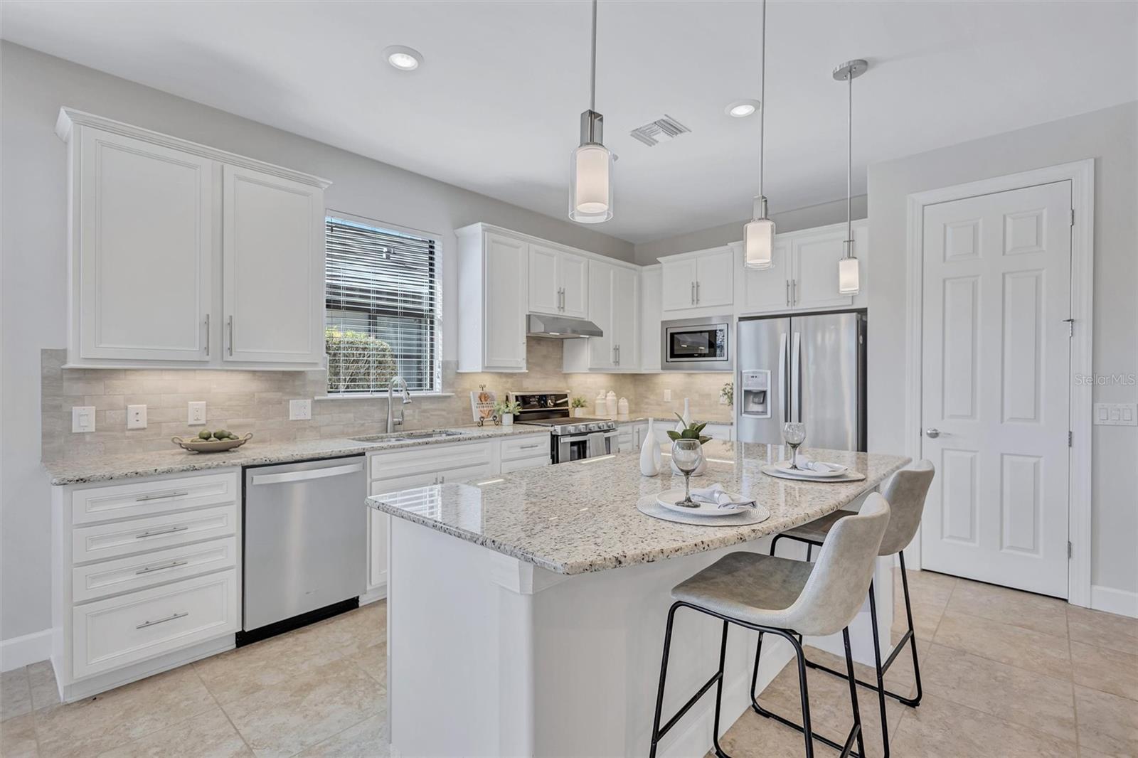 Image 7 of 62 For 5635 Rain Lily Court