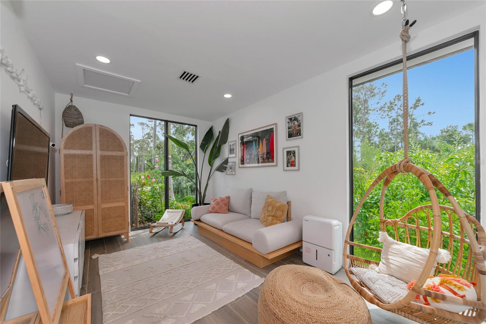 Image 18 of 41 For 8175 Dittmar Street