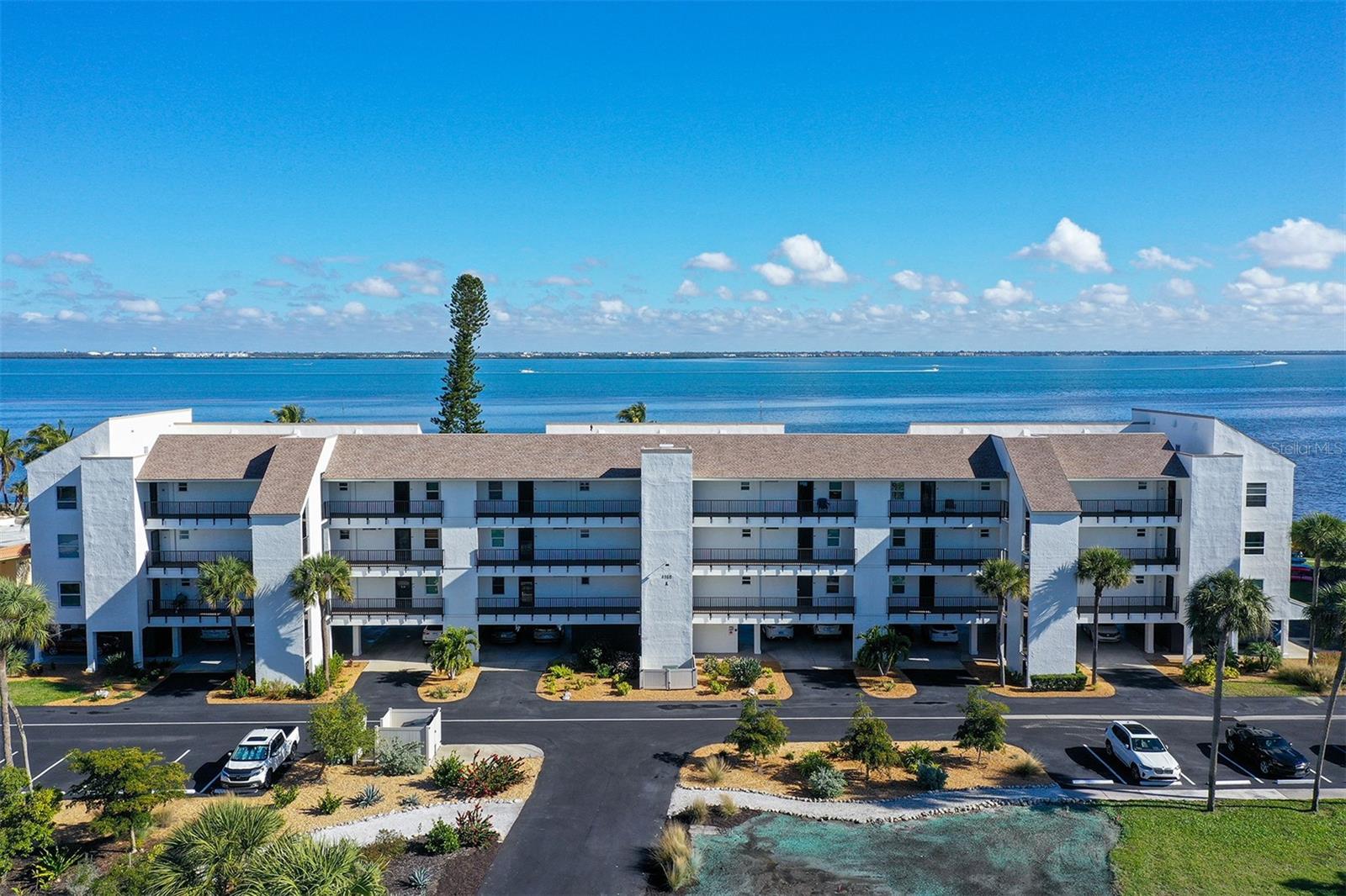 Image 6 of 76 For 4960 Gulf Of Mexico Drive 204