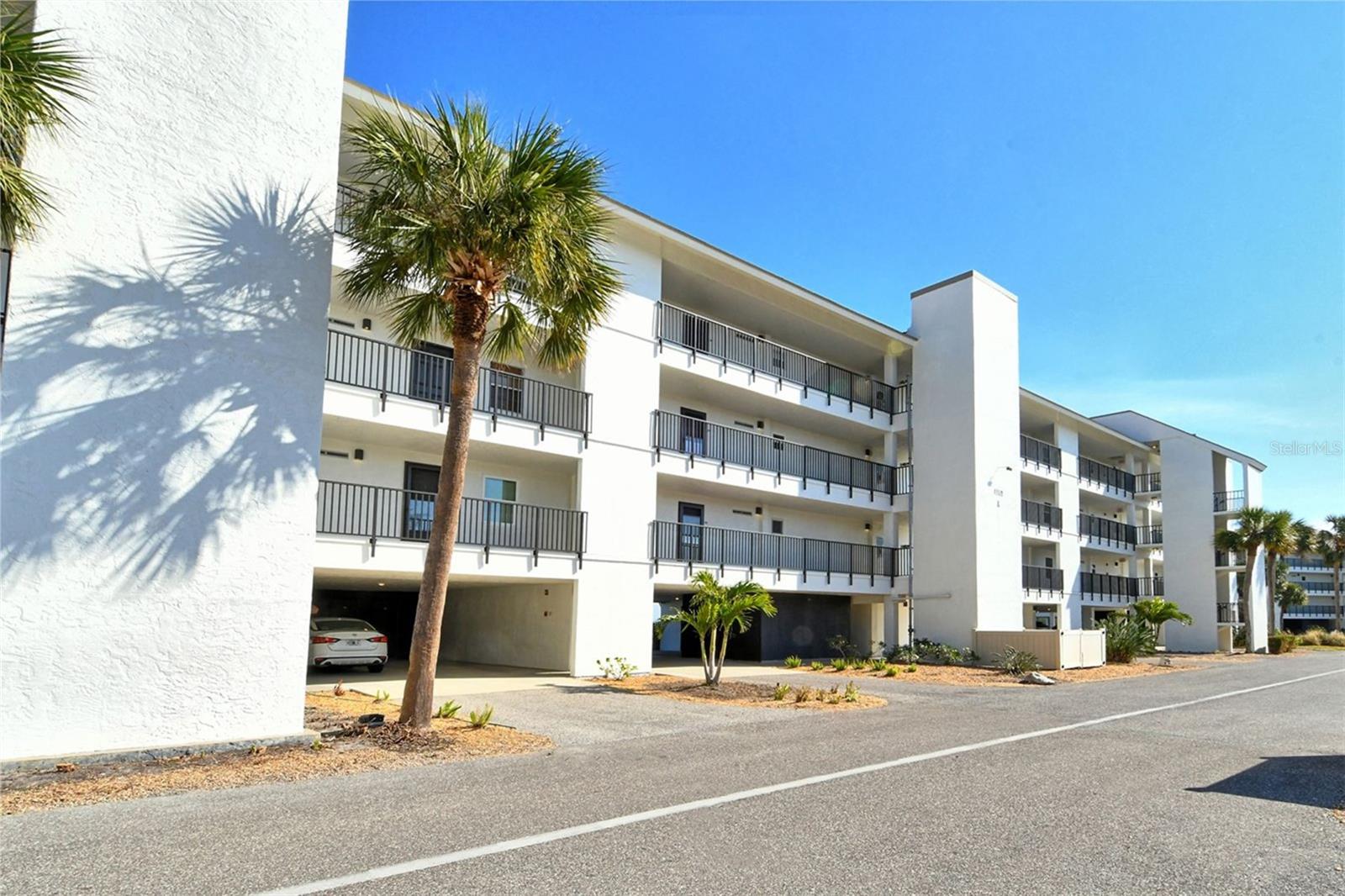 Image 7 of 76 For 4960 Gulf Of Mexico Drive 204