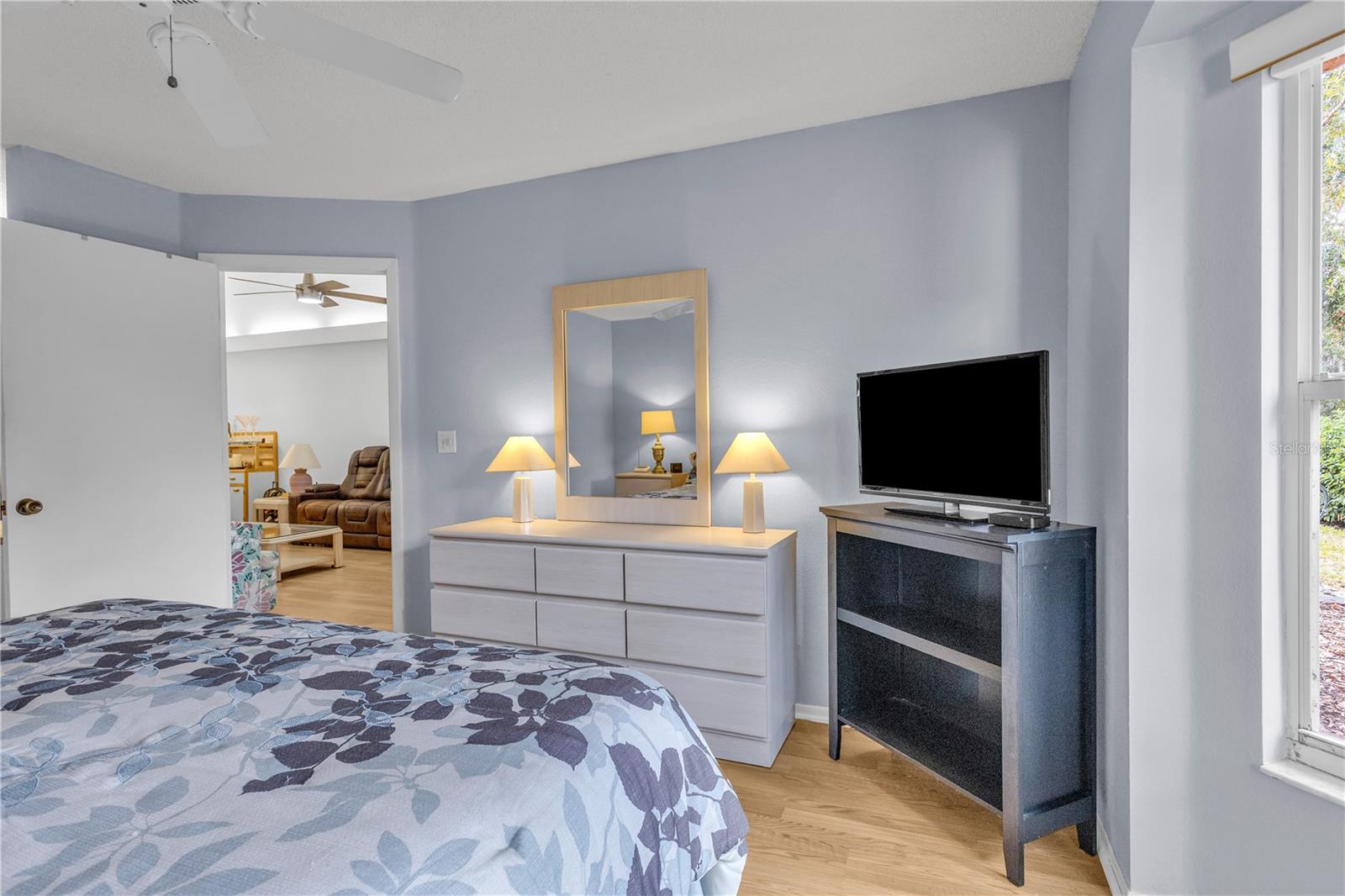 Image 41 of 72 For 4332 Marseilles Avenue 3236