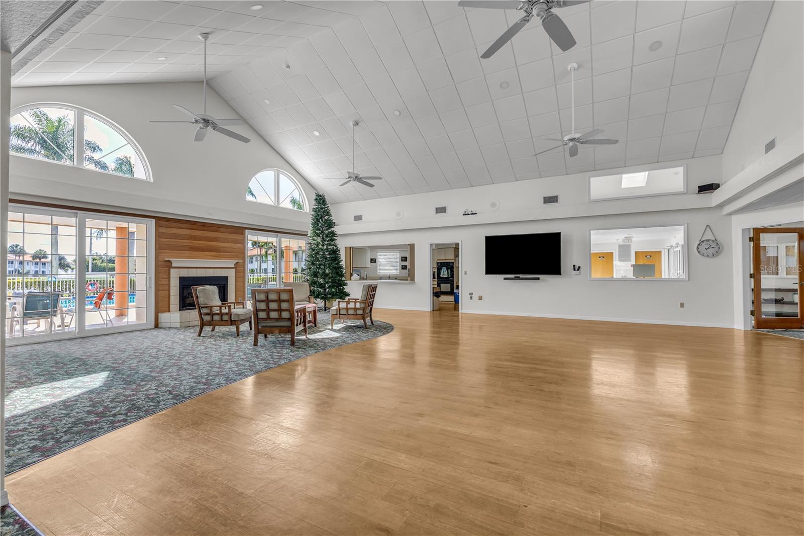 Image 56 of 72 For 4332 Marseilles Avenue 3236