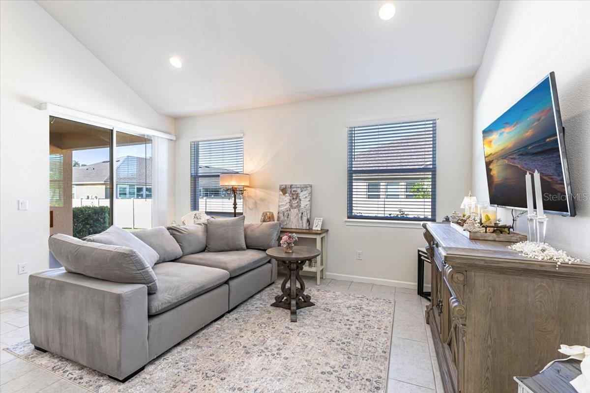 Image 4 of 27 For 11535 Rolling Green Drive