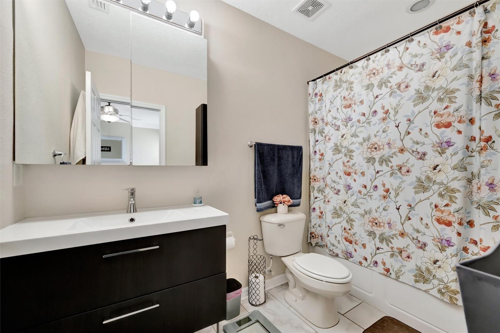 Image 17 of 27 For 2211 28th Avenue E