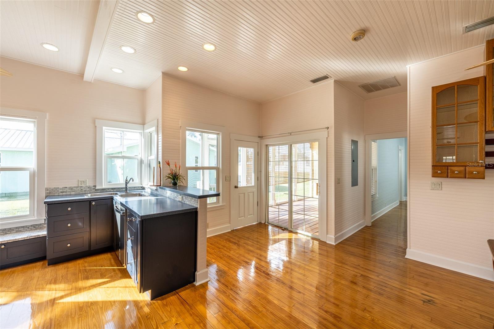 Image 13 of 35 For 12007 45th Avenue W